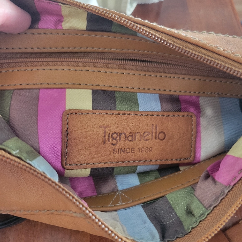 LeatherTignanello Bag with Slouchy Design and Gold Zipper - Picture 5 of 7
